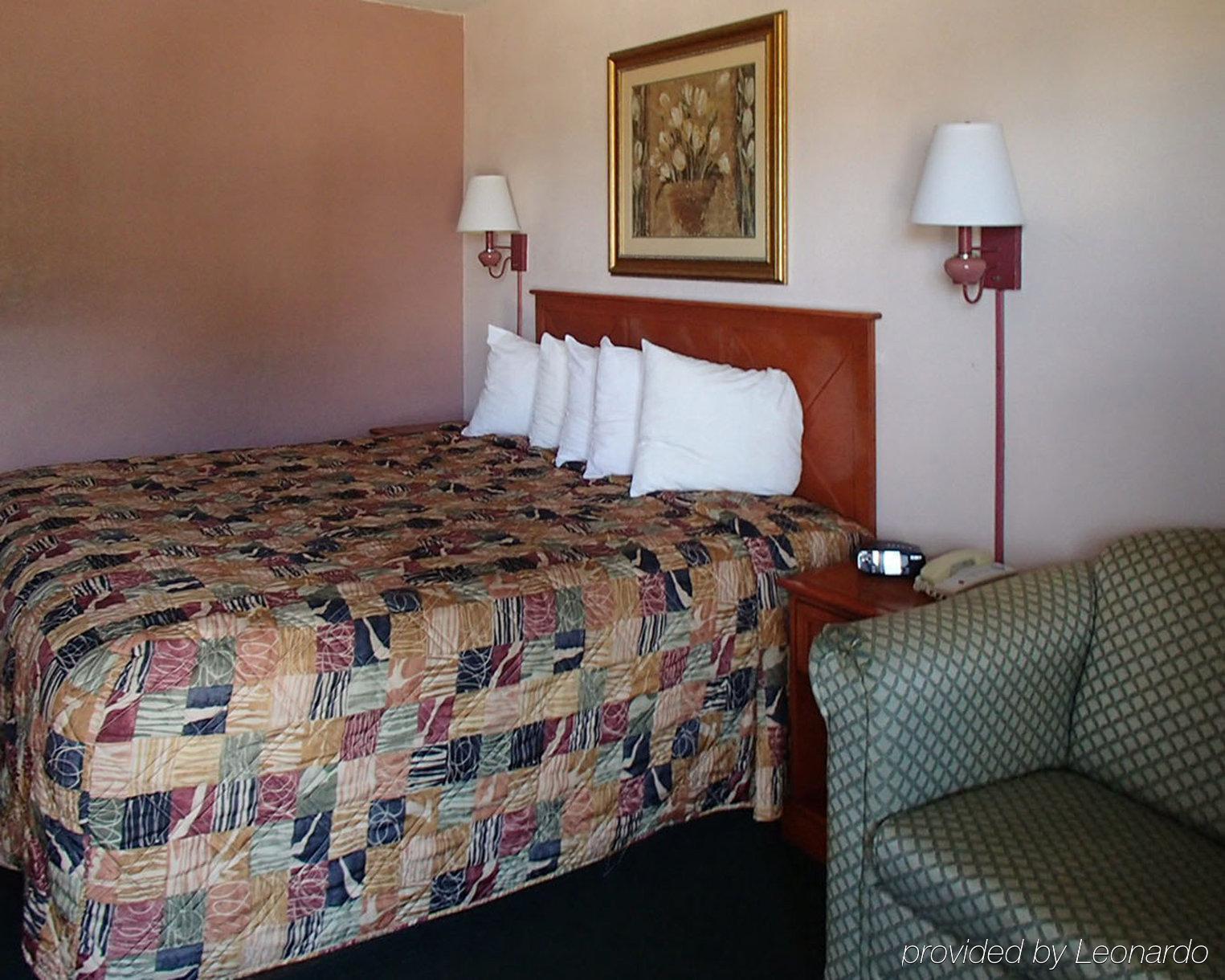 Rodeway Inn Leesburg Chain Of Lakes Exterior photo