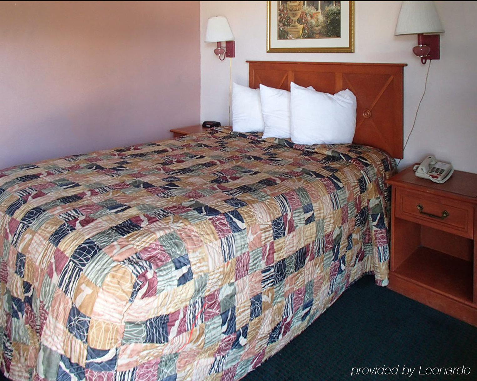 Rodeway Inn Leesburg Chain Of Lakes Exterior photo